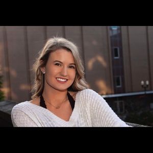 Meet your Posher, Carly